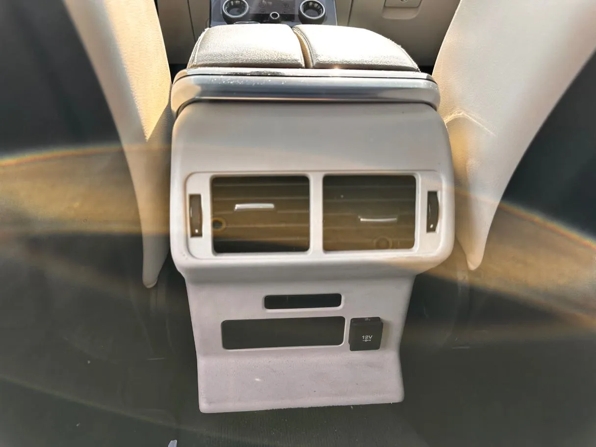 Car image 26
