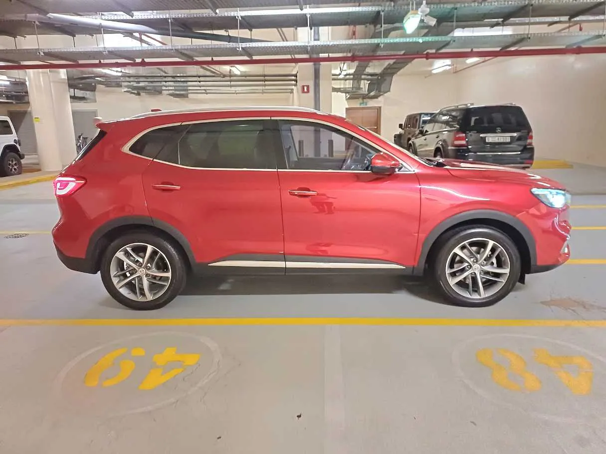 Car image 3