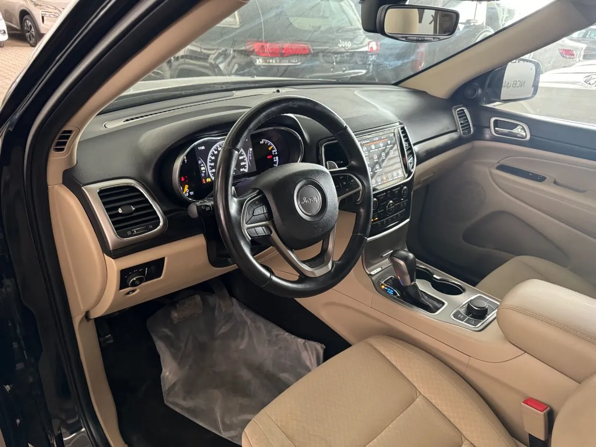 Car image 8
