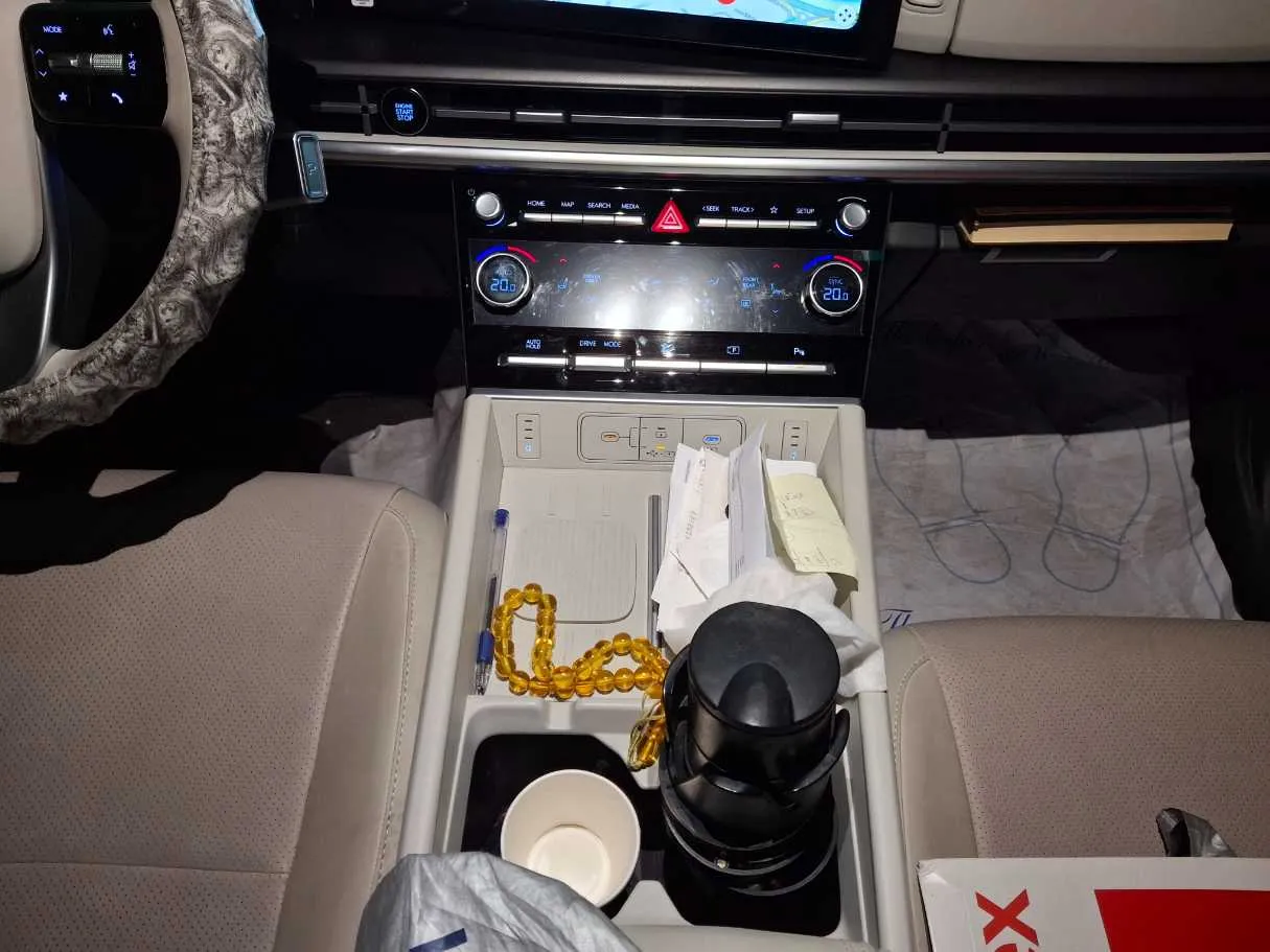 Car image 15