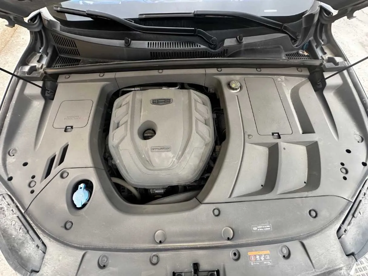 Car image 30