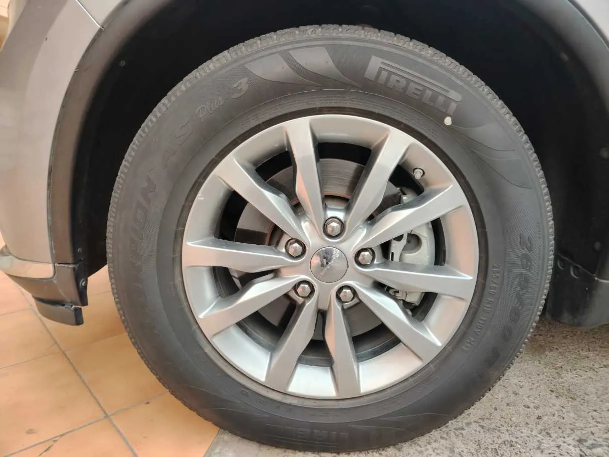 Car image 10