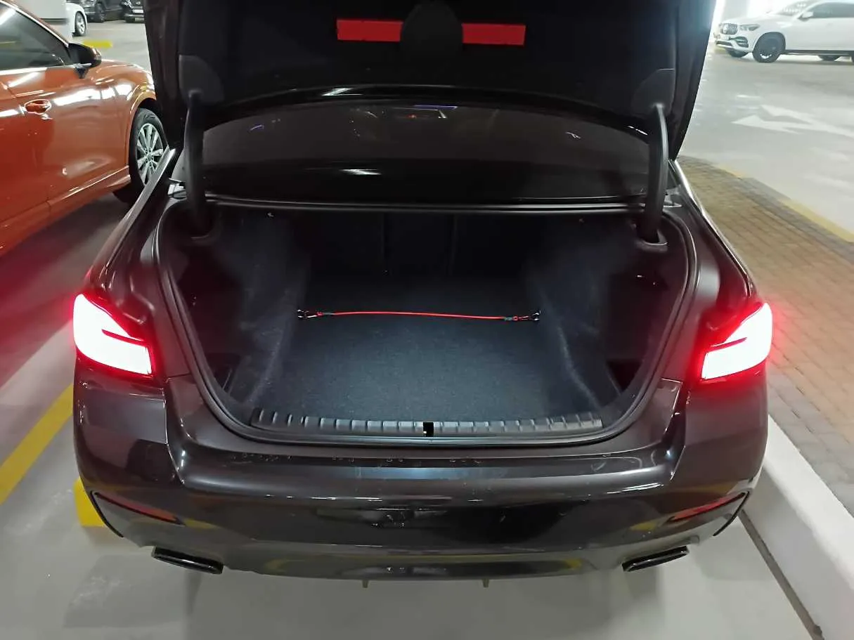 Car image 27