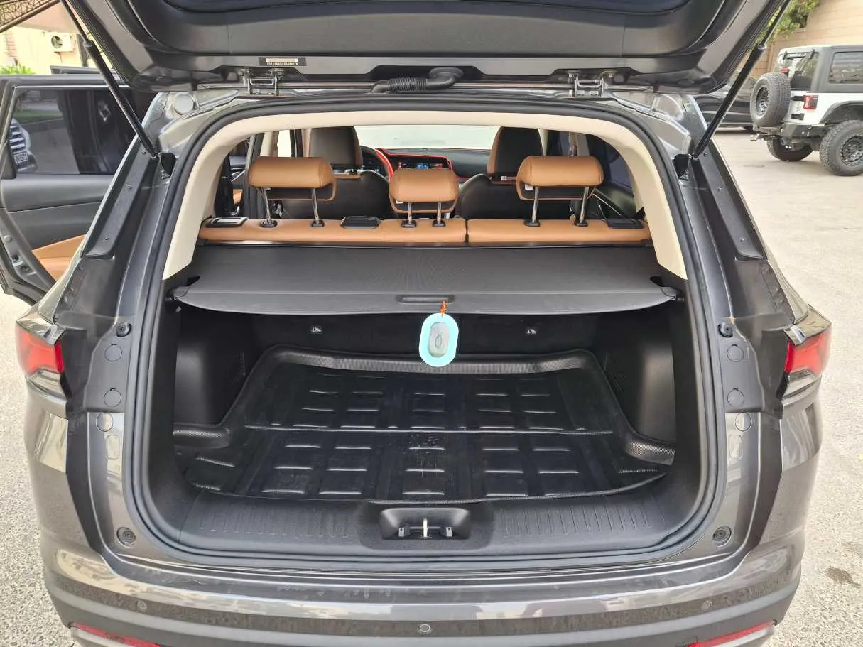 Car image 18