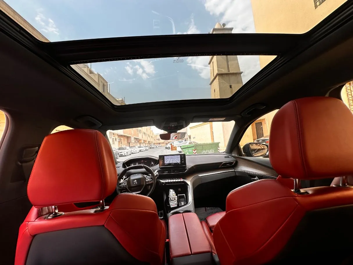 Car image 16