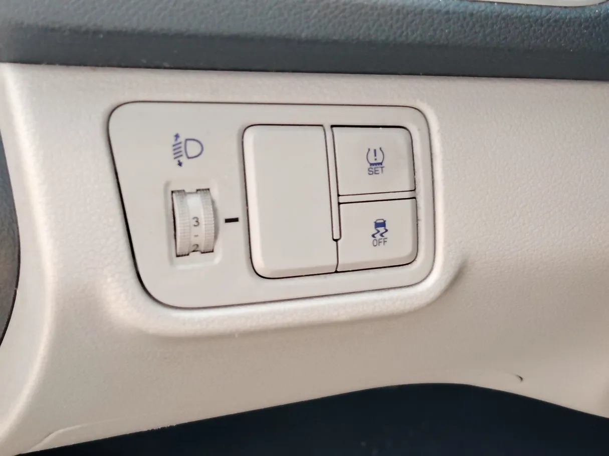 Car image 28