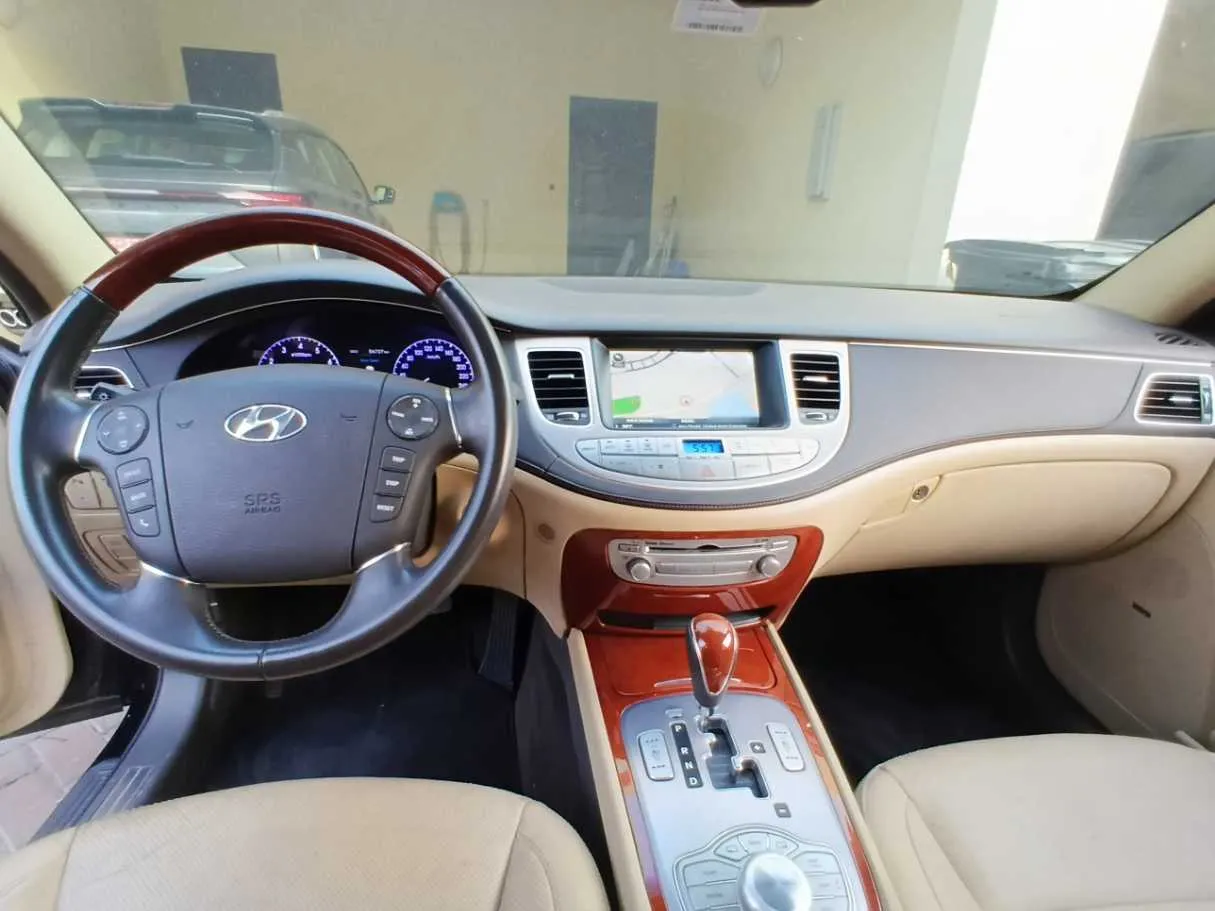 Car image 14