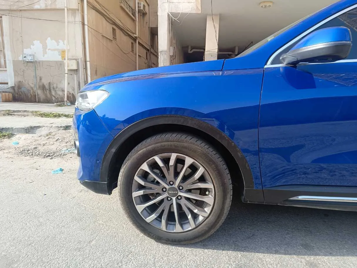 Car image 9