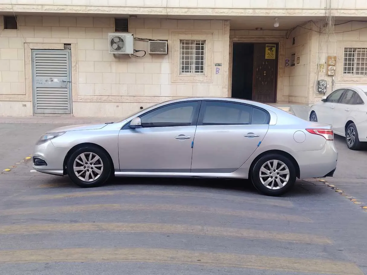 Car image 8