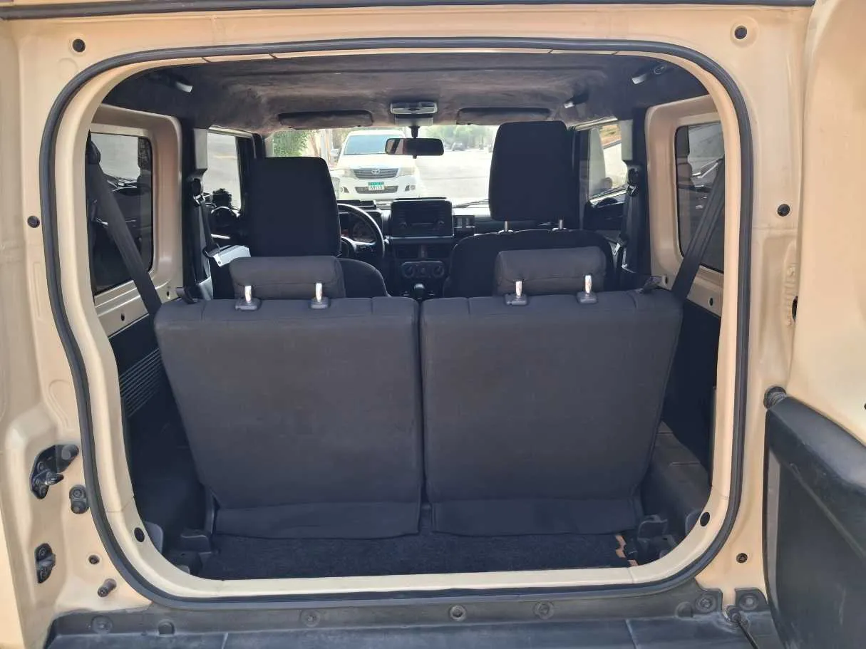 Car image 29