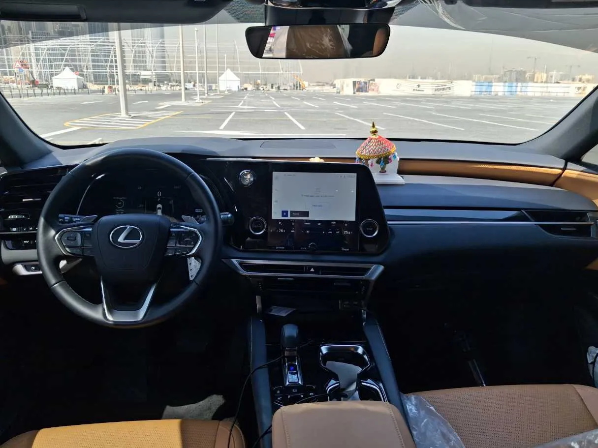 Car image 15