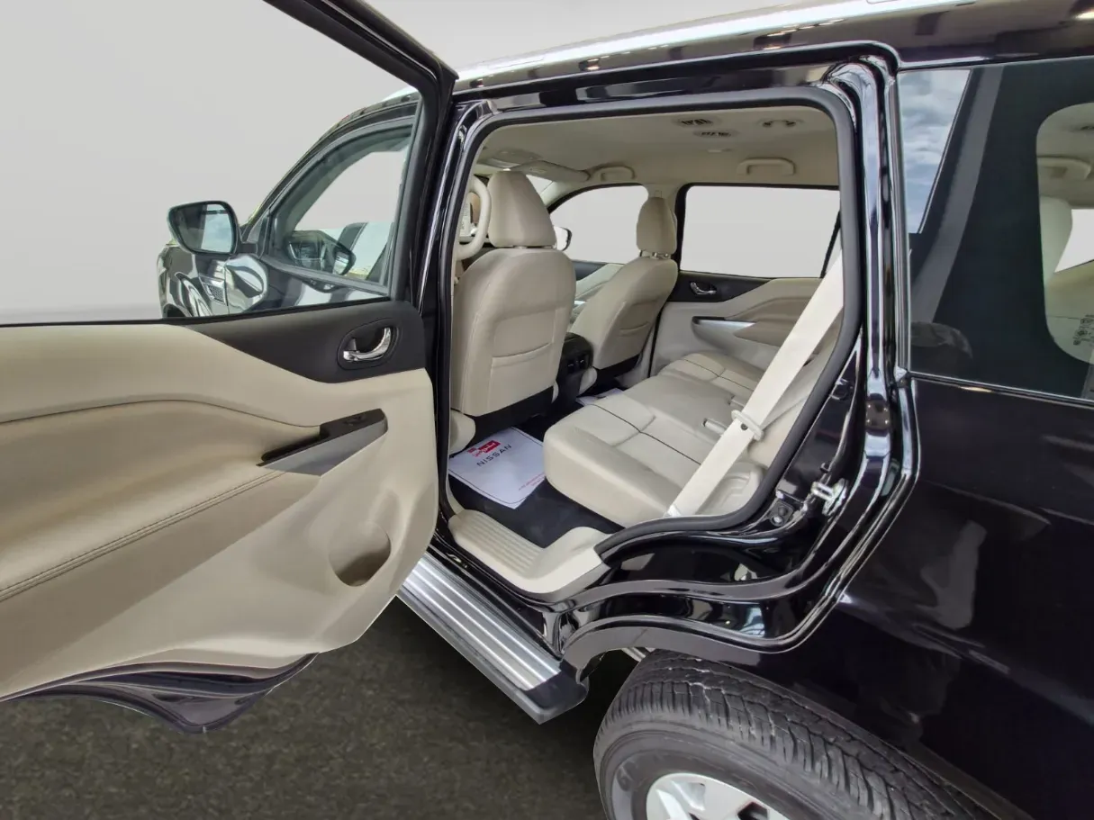 Car image 7