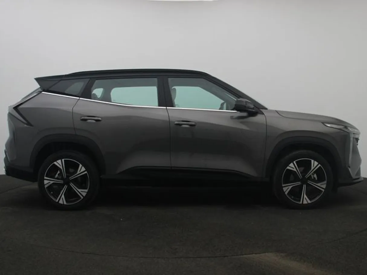 Car image 13