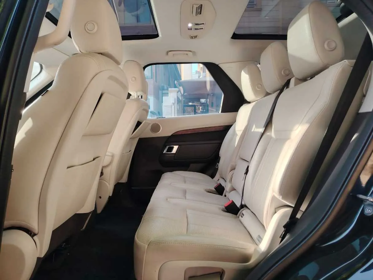 Car image 16
