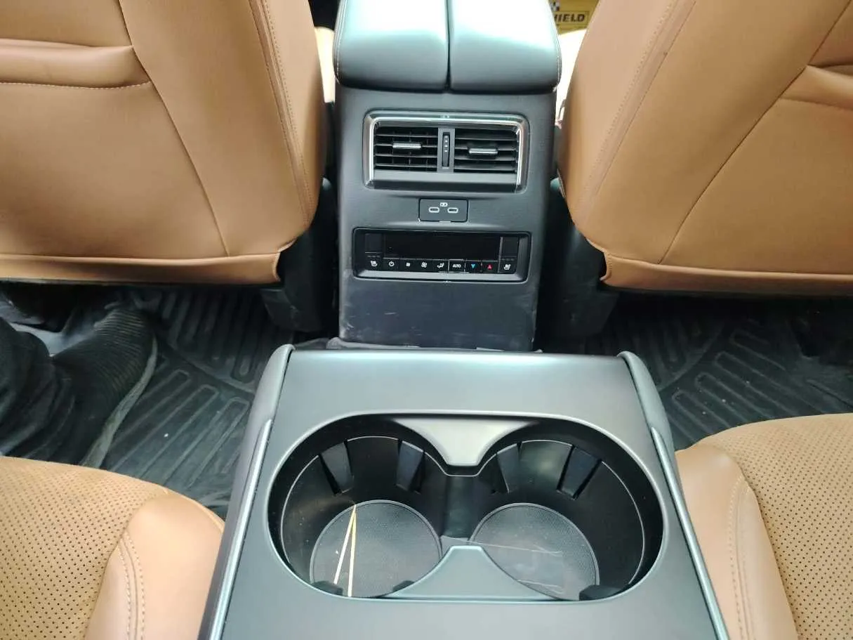 Car image 40