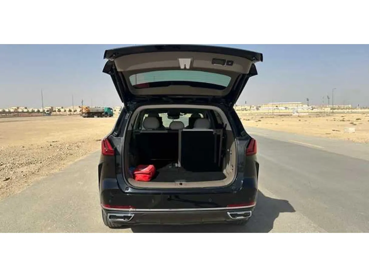 Car image 13