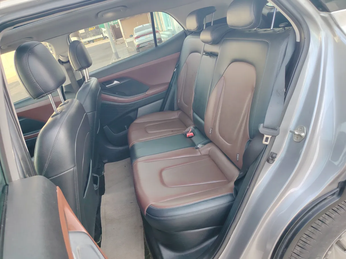 Car image 15