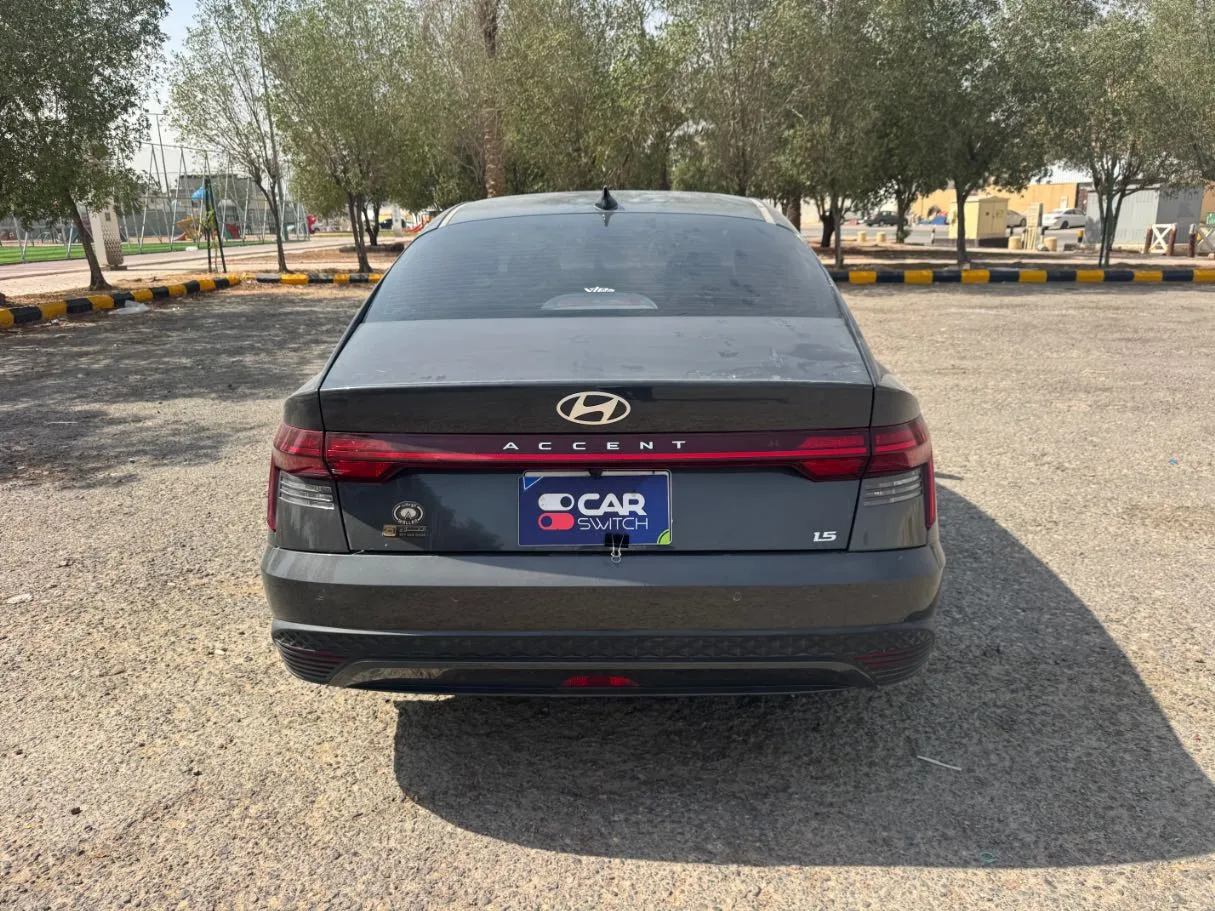 Car image 6