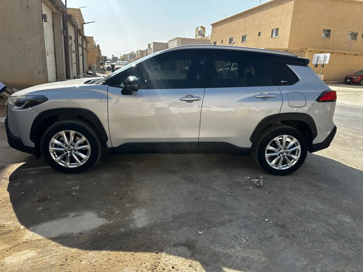 Car image 8