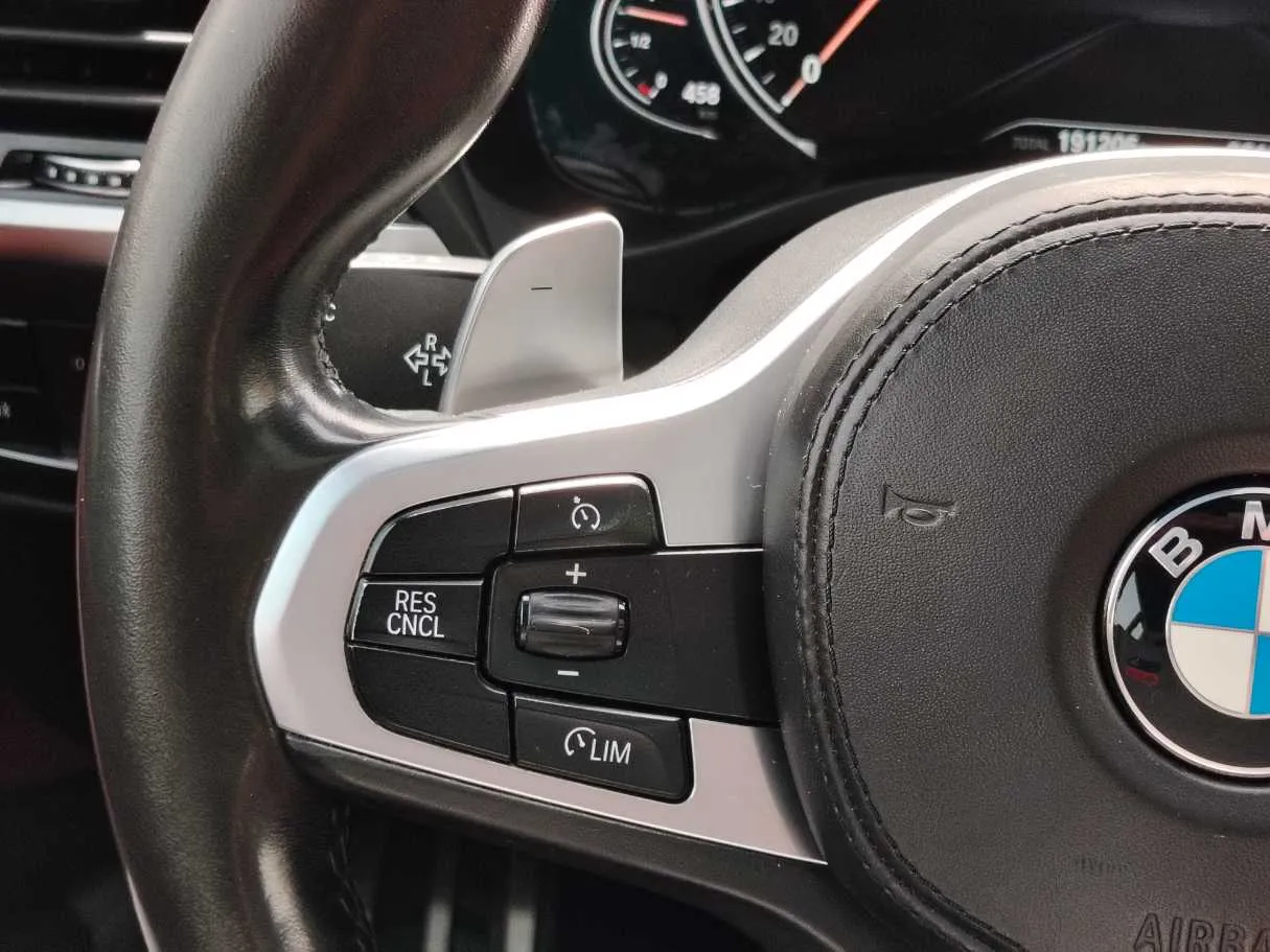 Car image 36