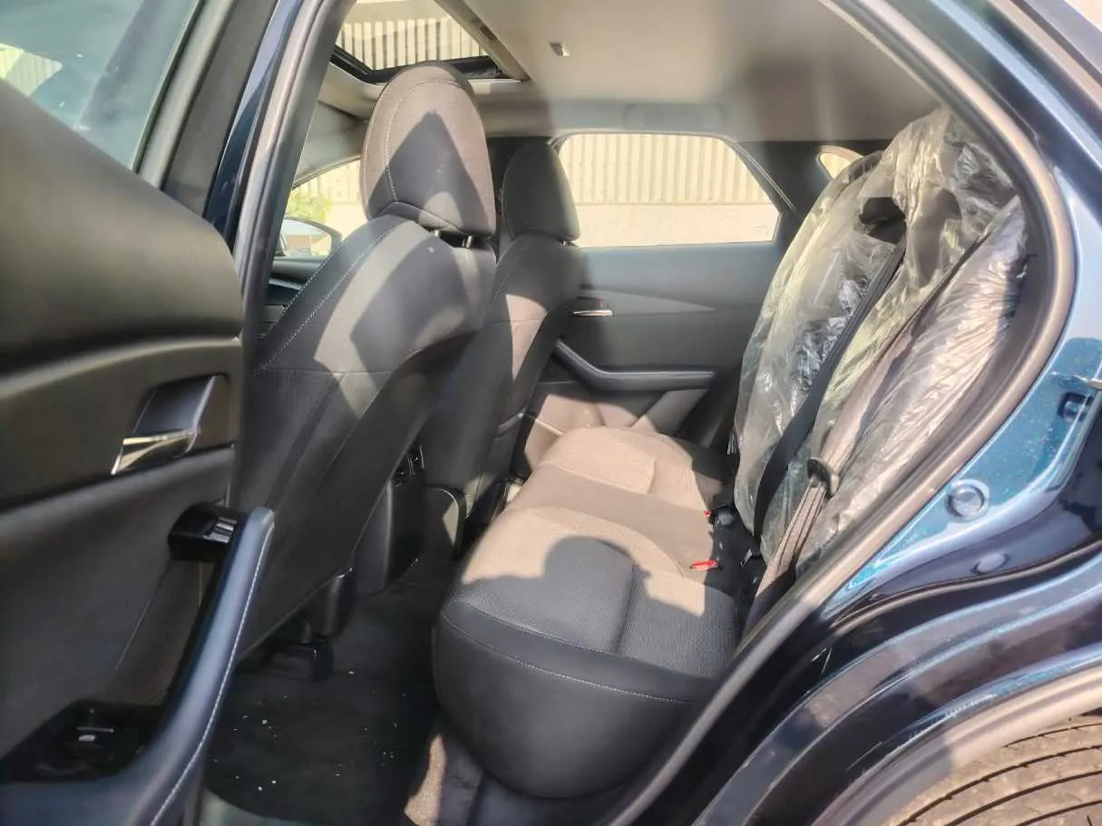 Car image 19