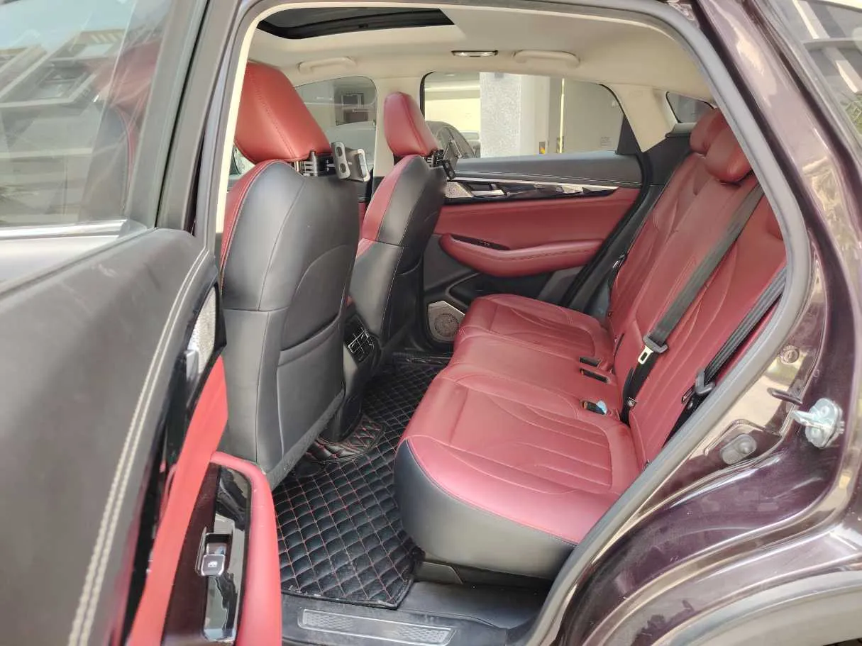 Car image 15