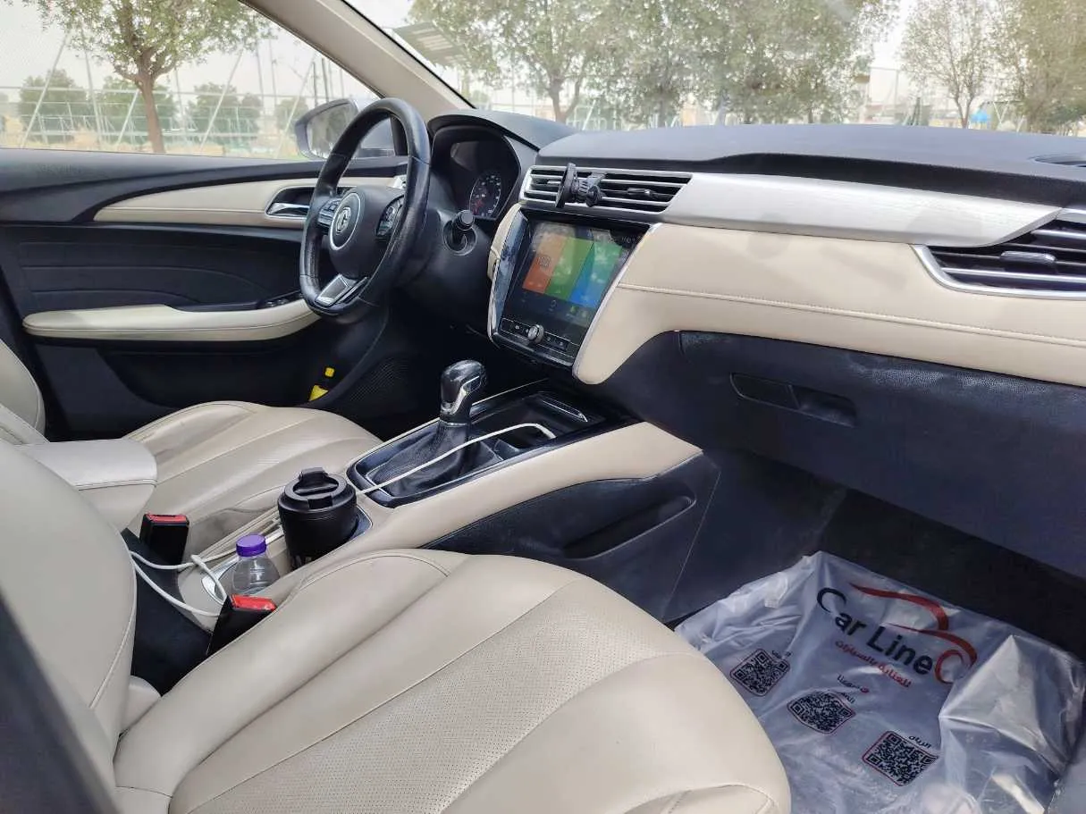 Car image 14