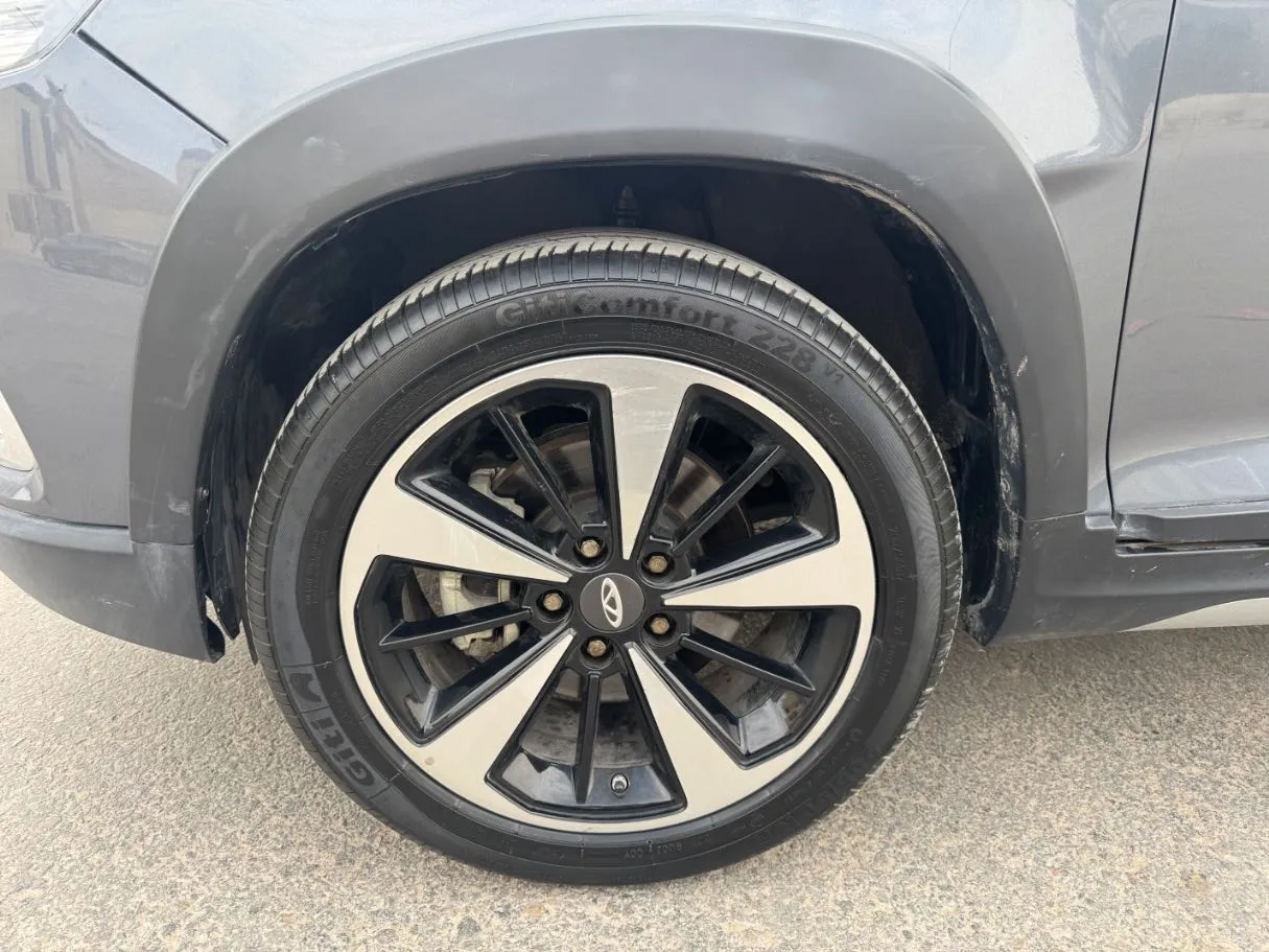 Car image 9