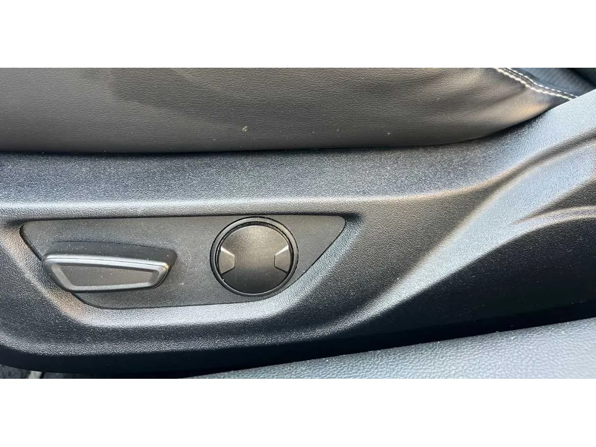 Car image 35
