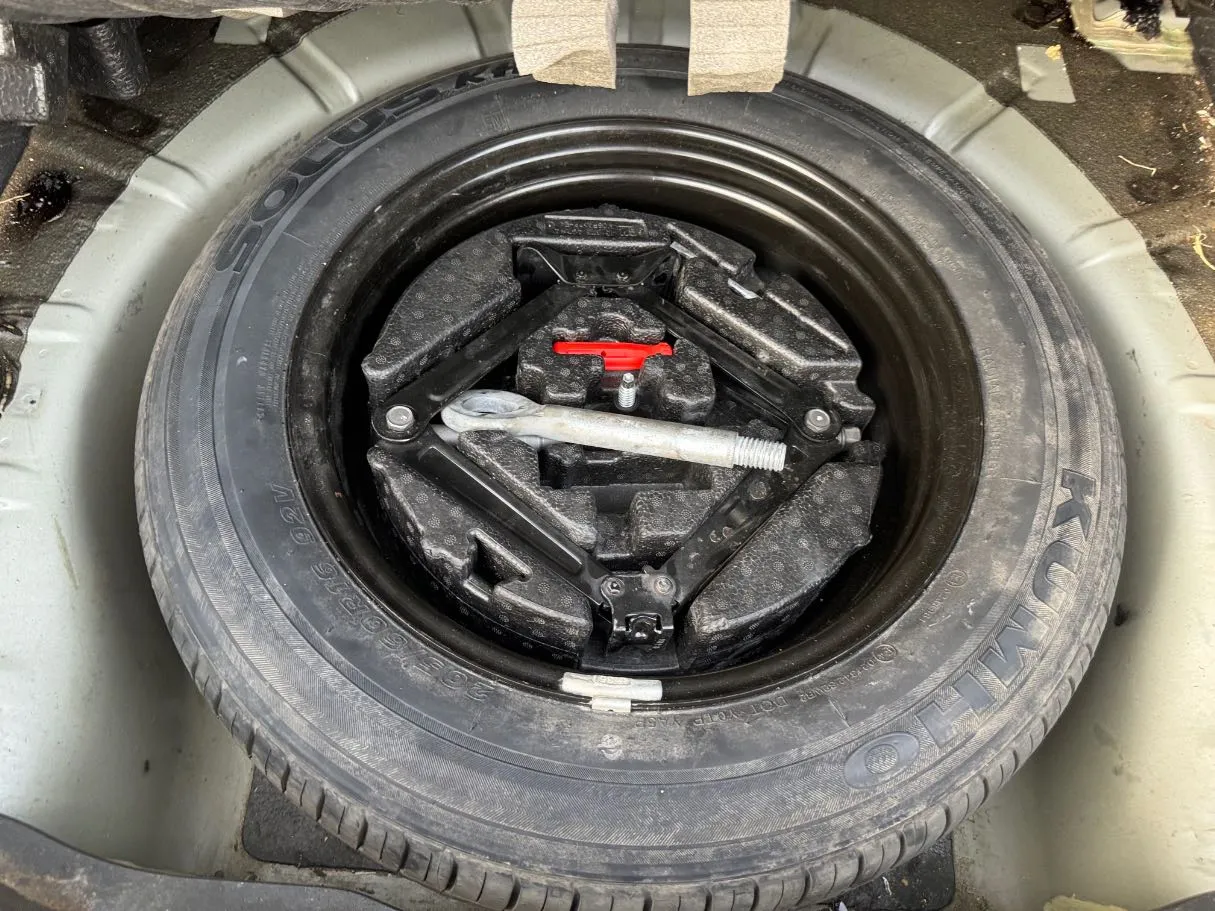 Car image 11