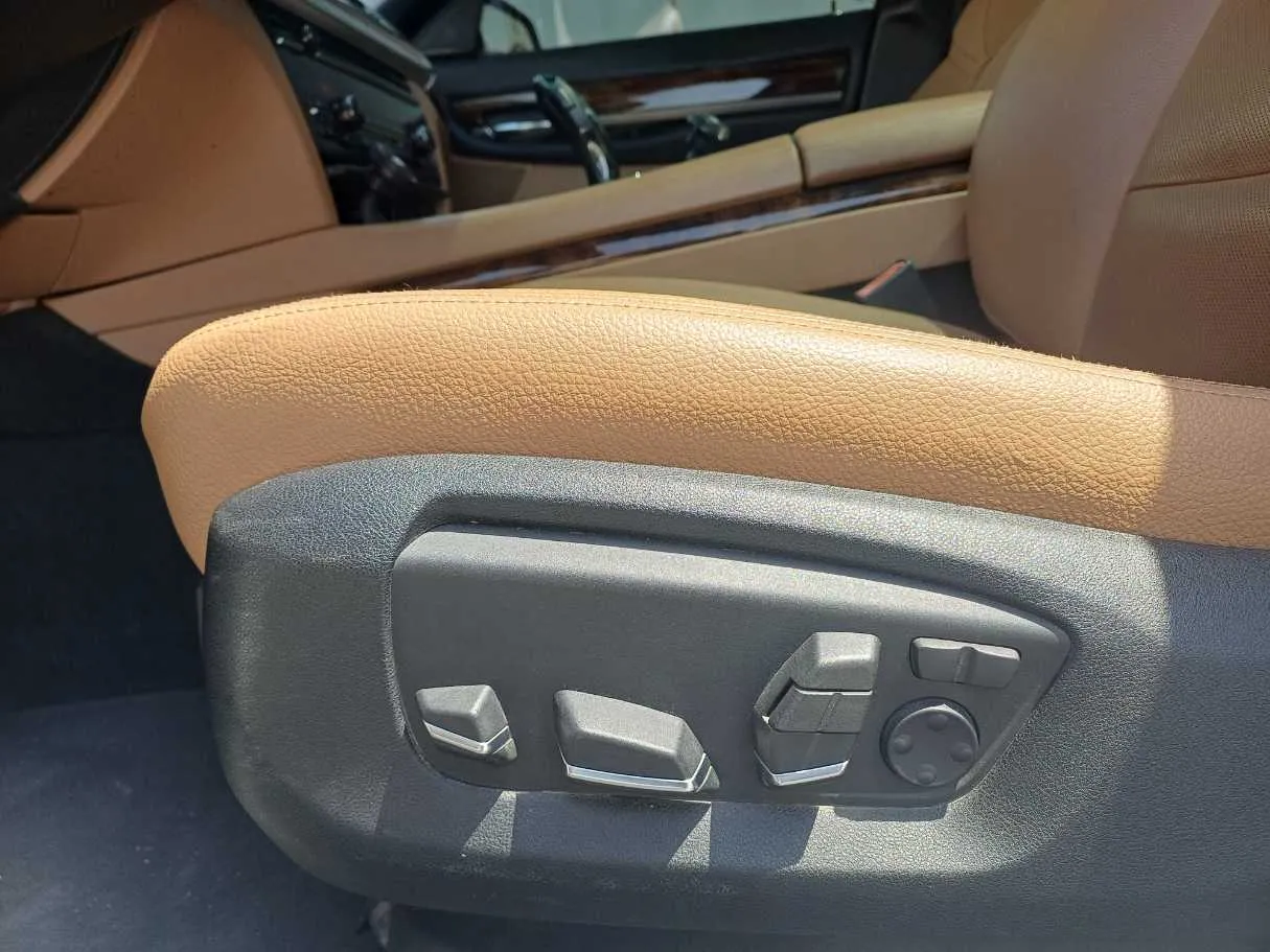 Car image 24