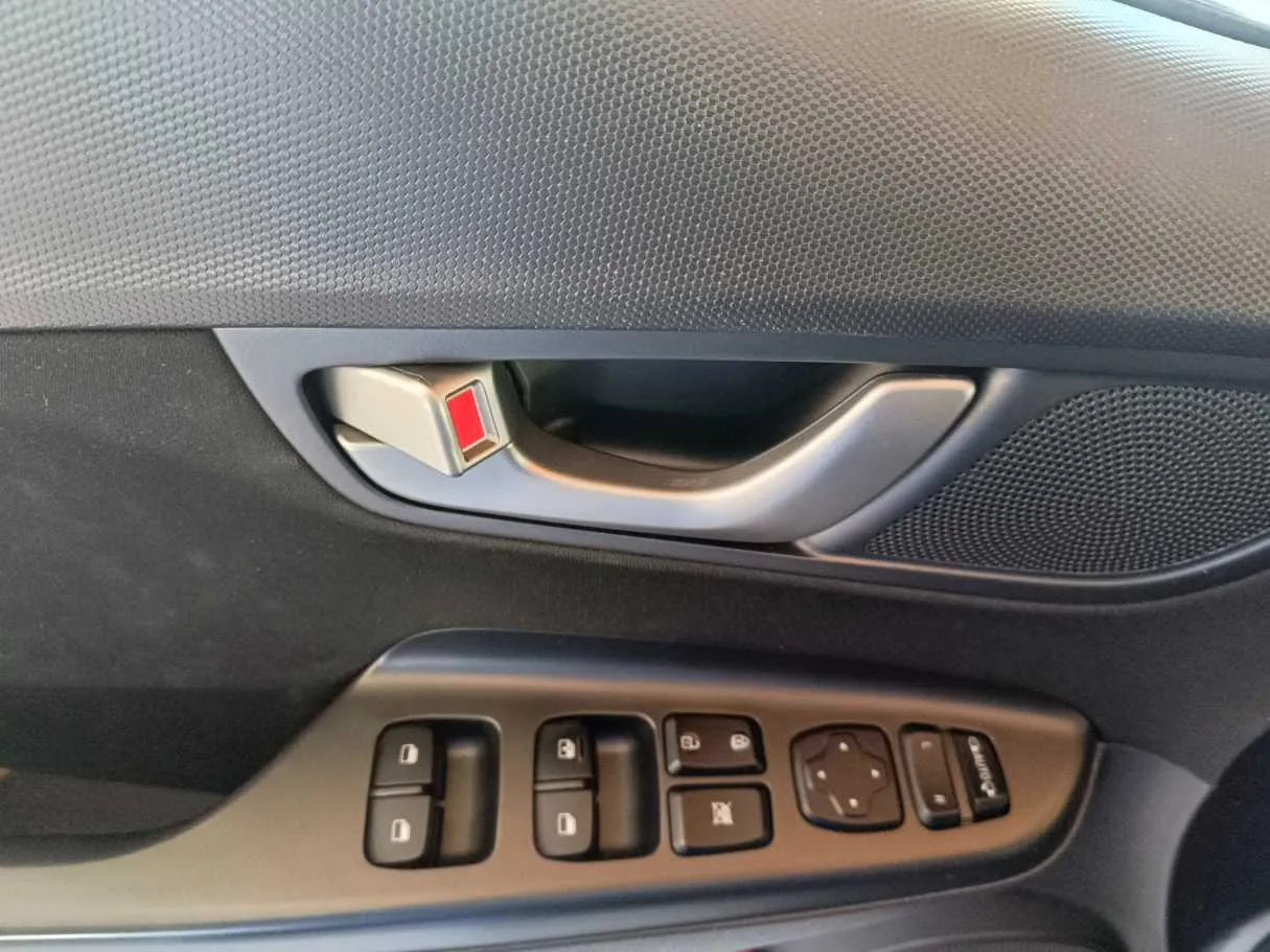 Car image 29