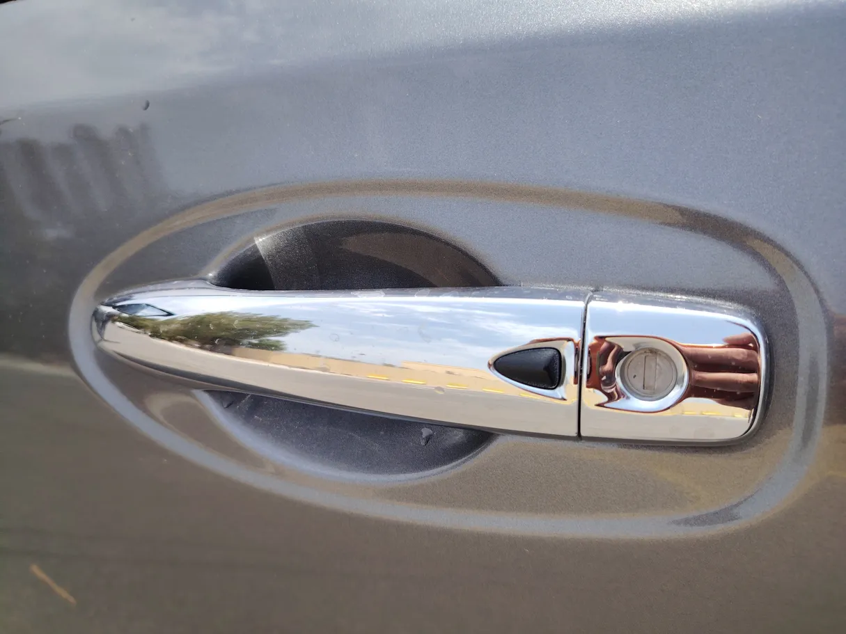 Car image 30