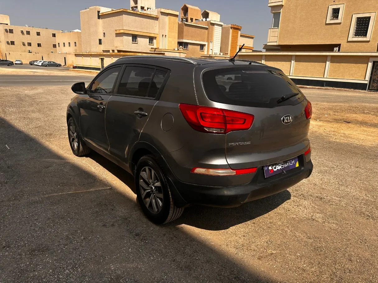 Car image 7