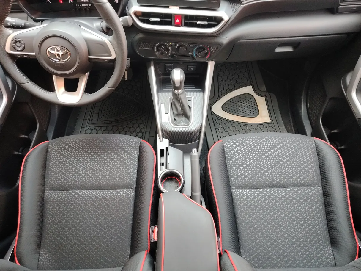 Car image 18