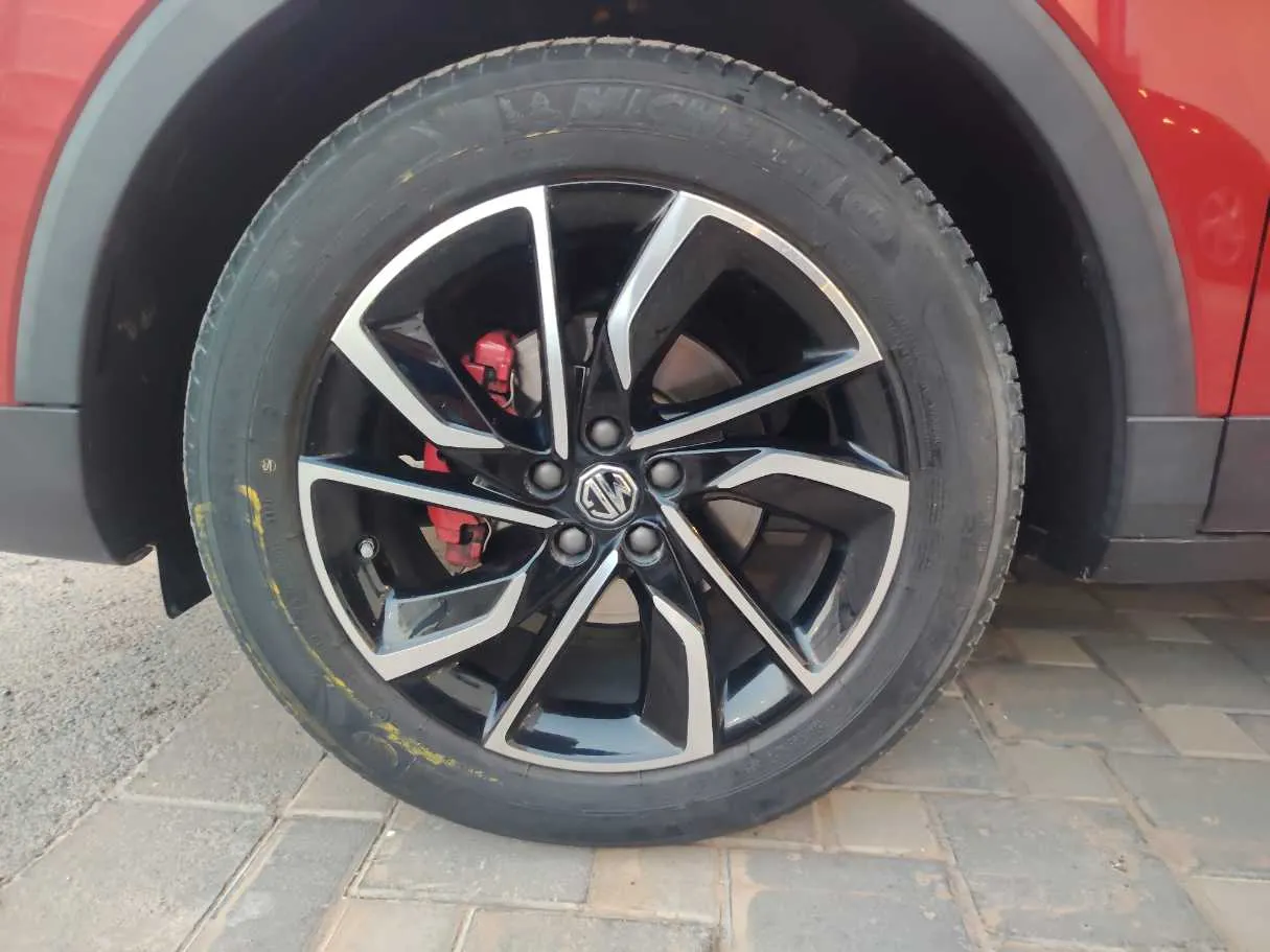 Car image 9