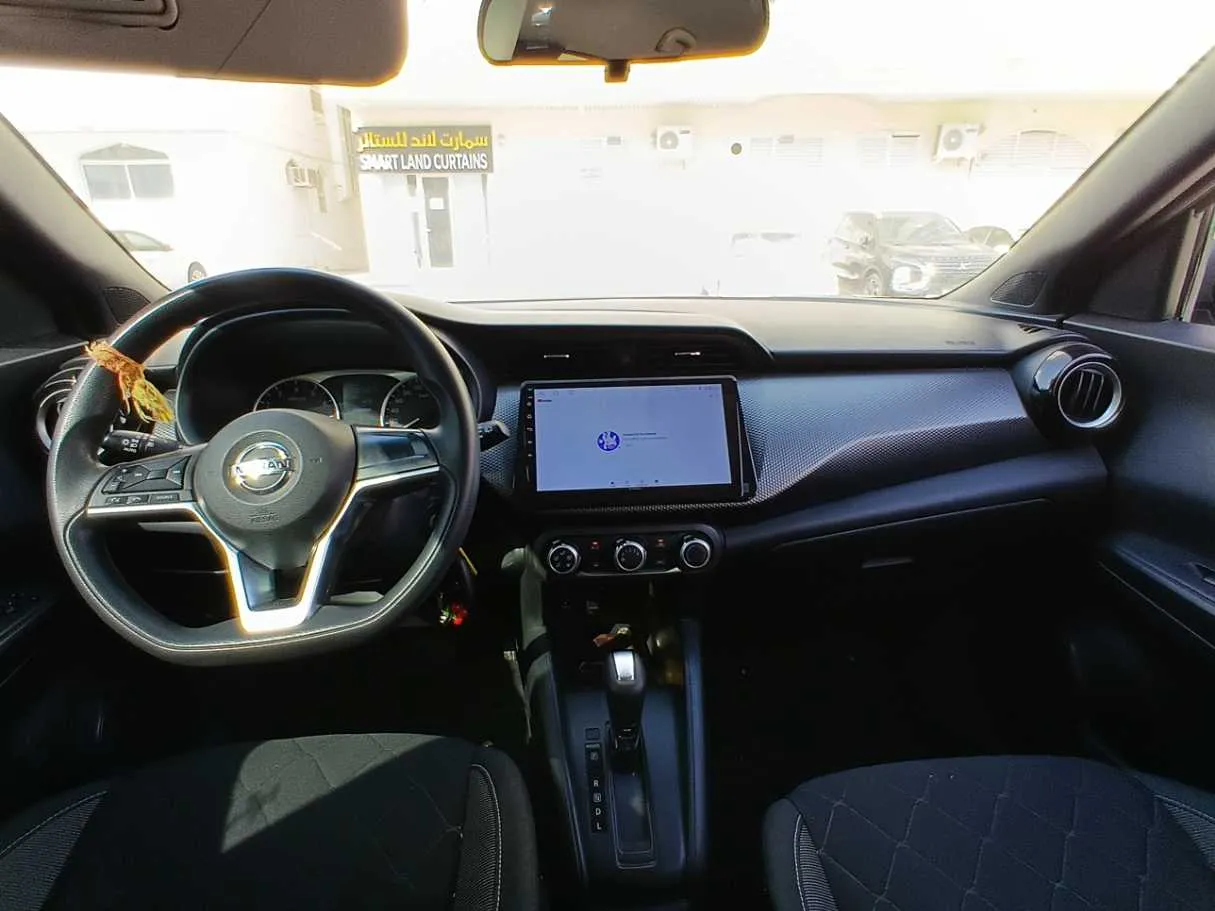 Car image 14