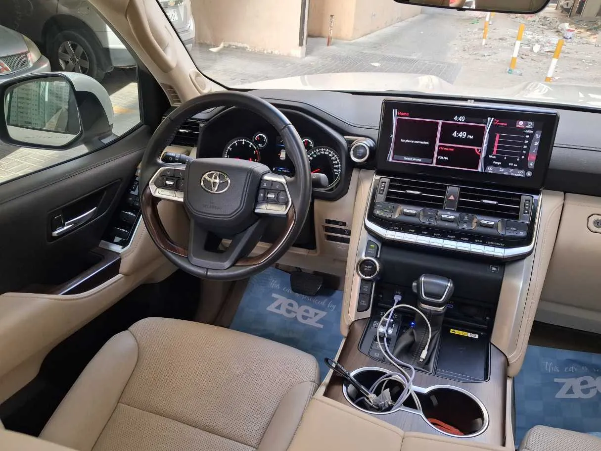 Car image 17