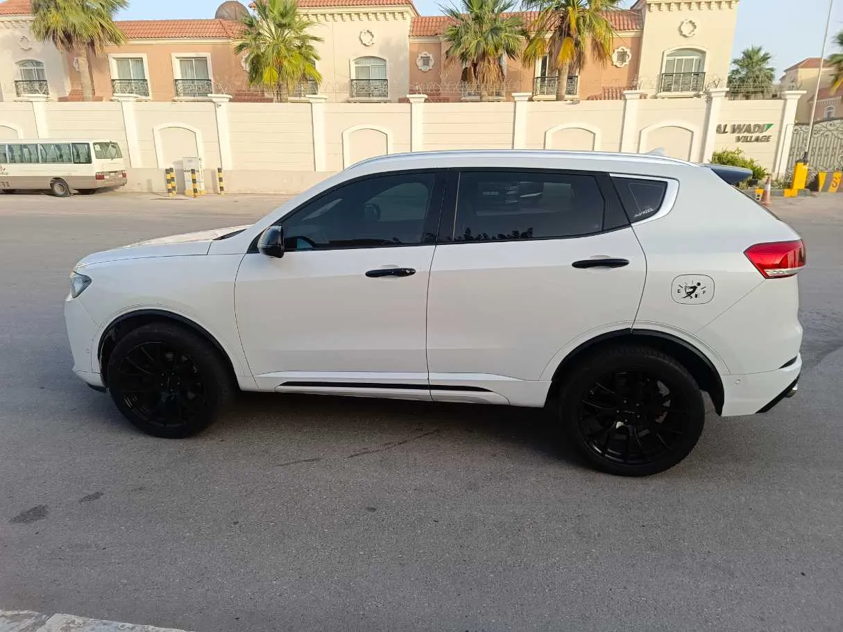 Car image 8