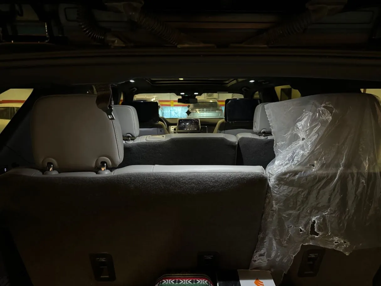 Car image 25