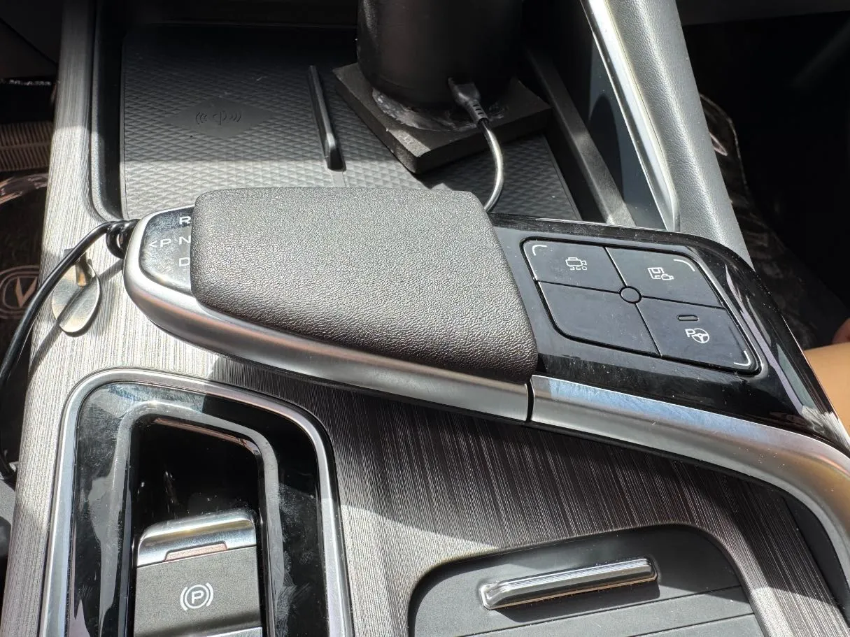 Car image 15