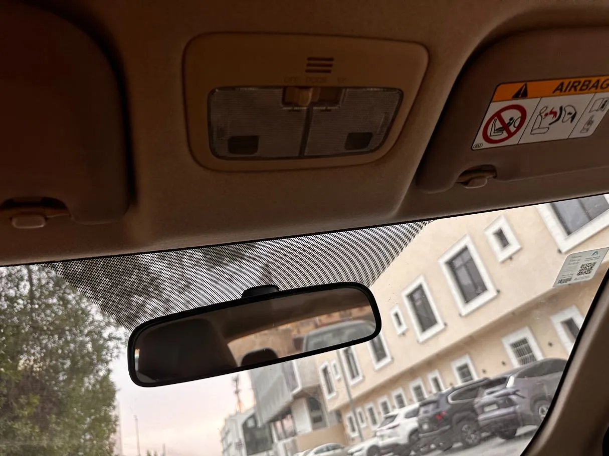 Car image 25