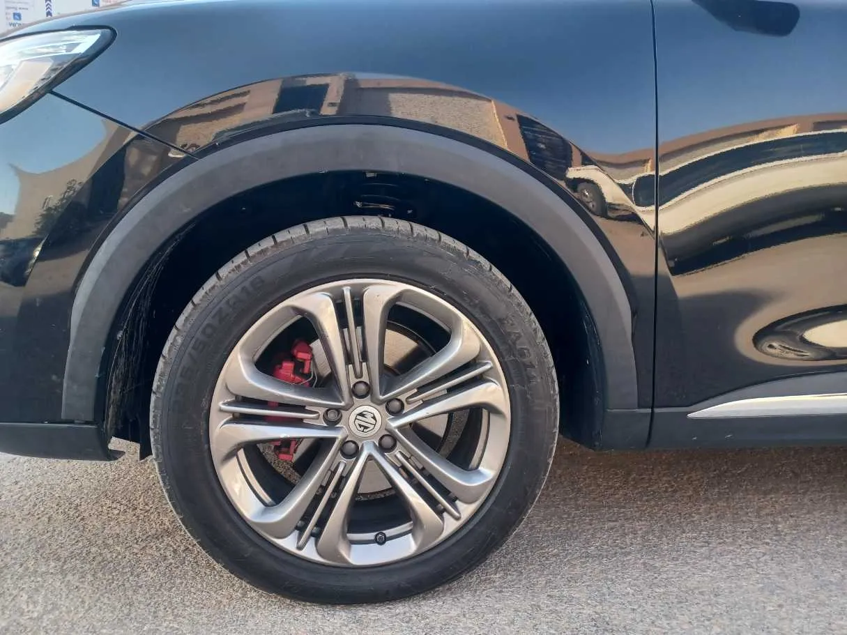 Car image 9