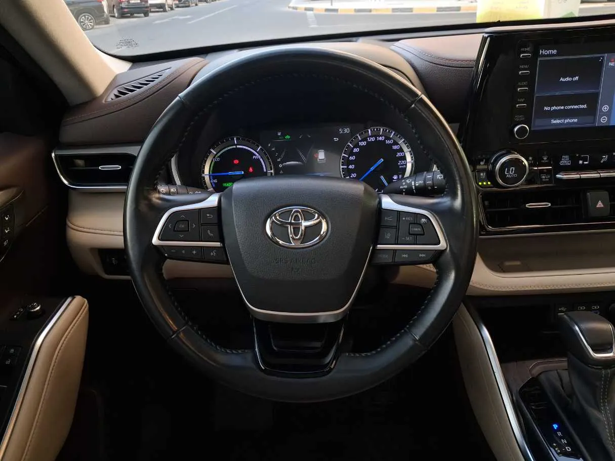 Car image 18