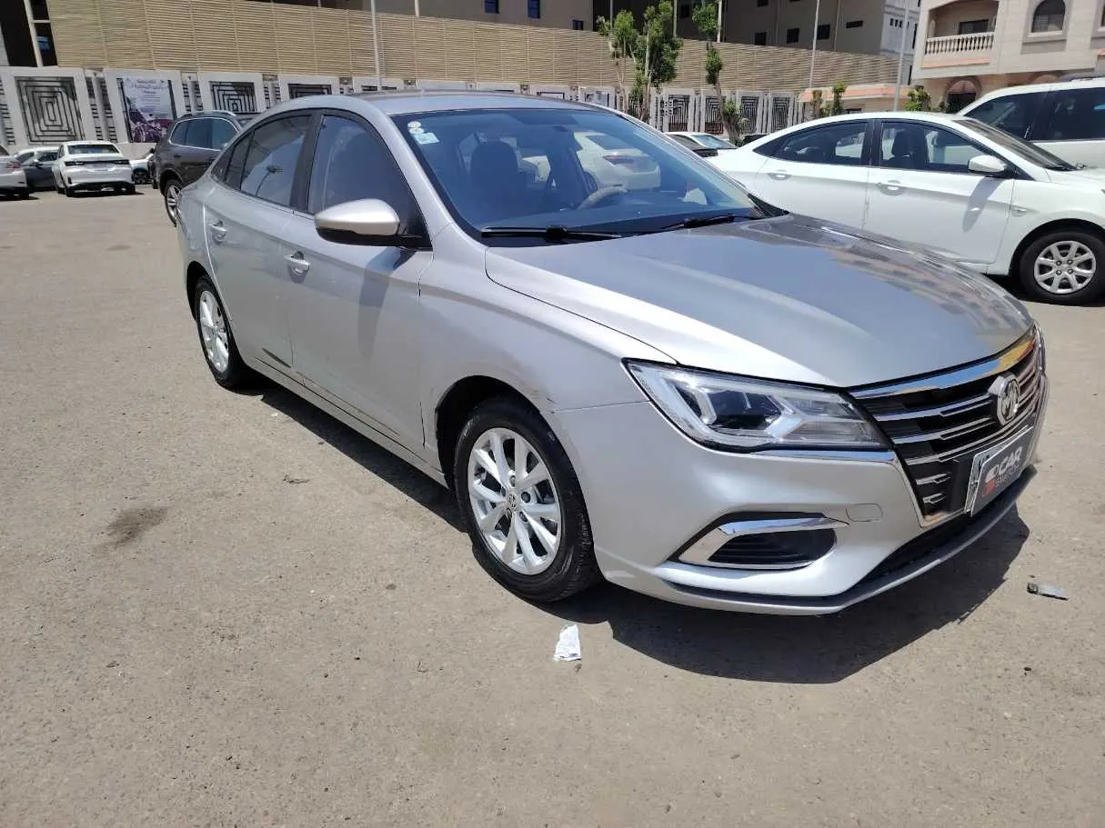 Car image 3
