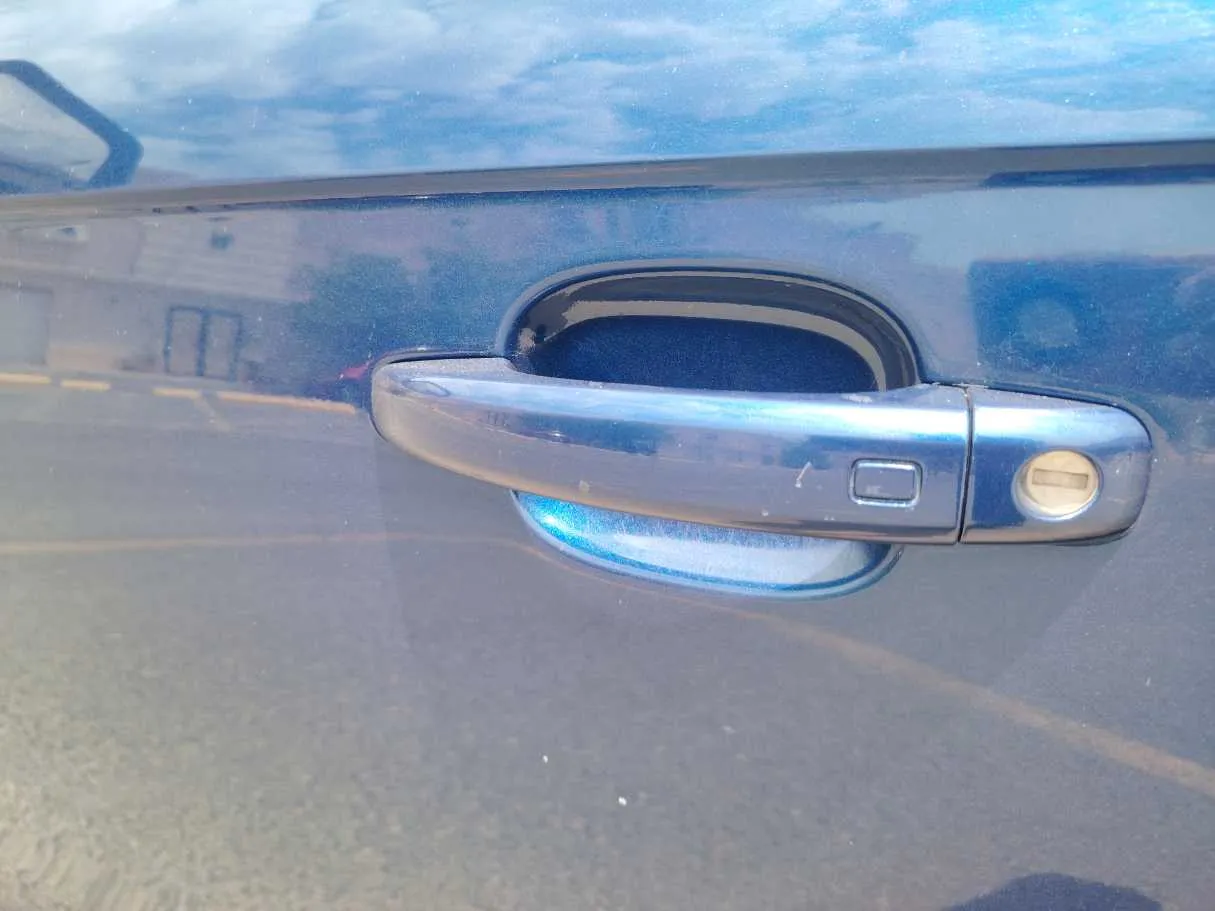 Car image 30