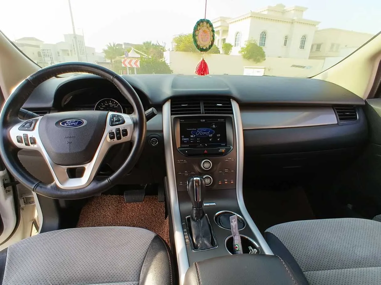 Car image 15