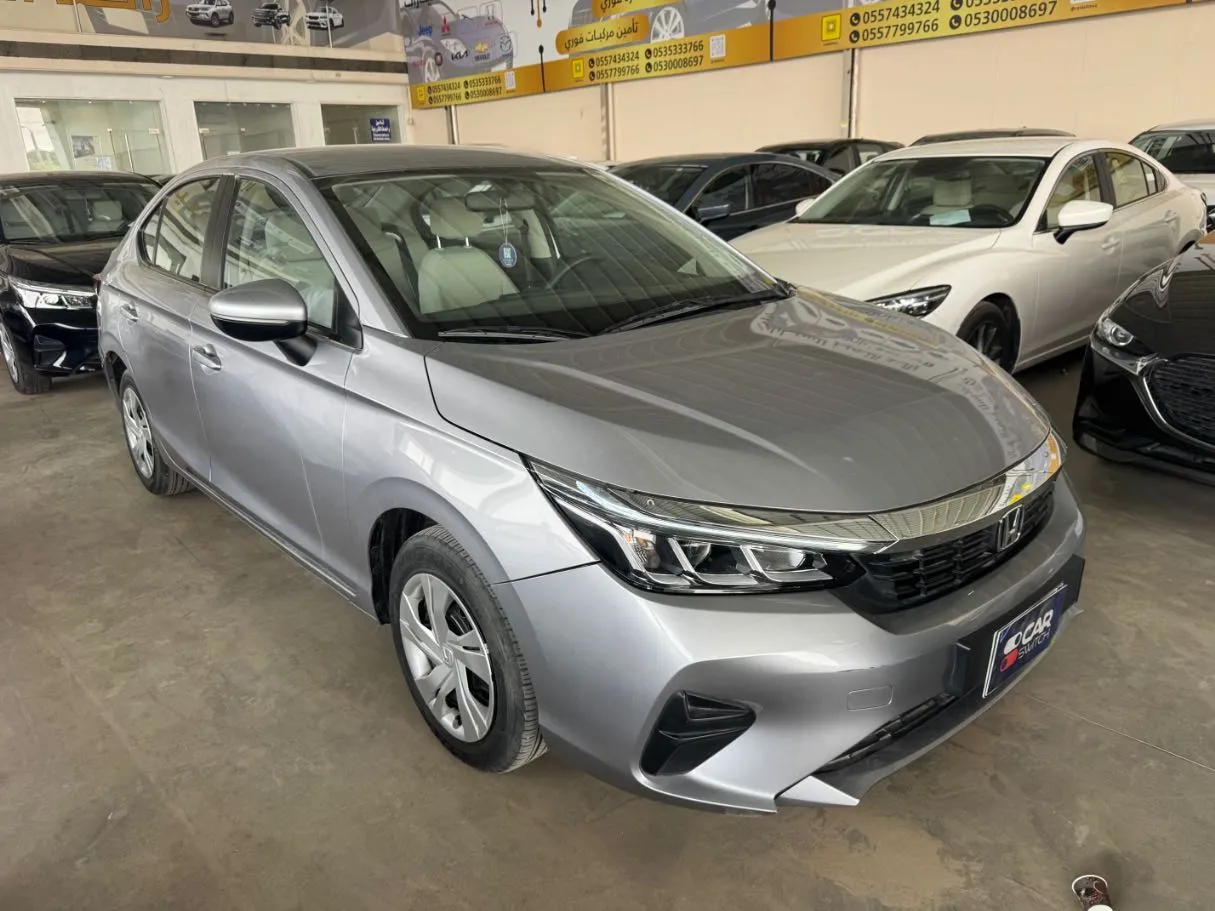 Car image 3