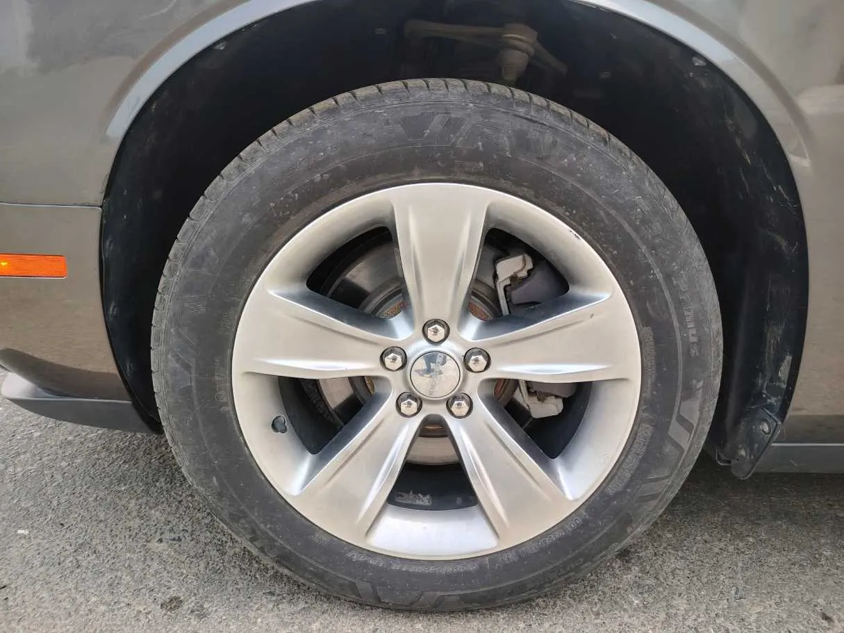Car image 11