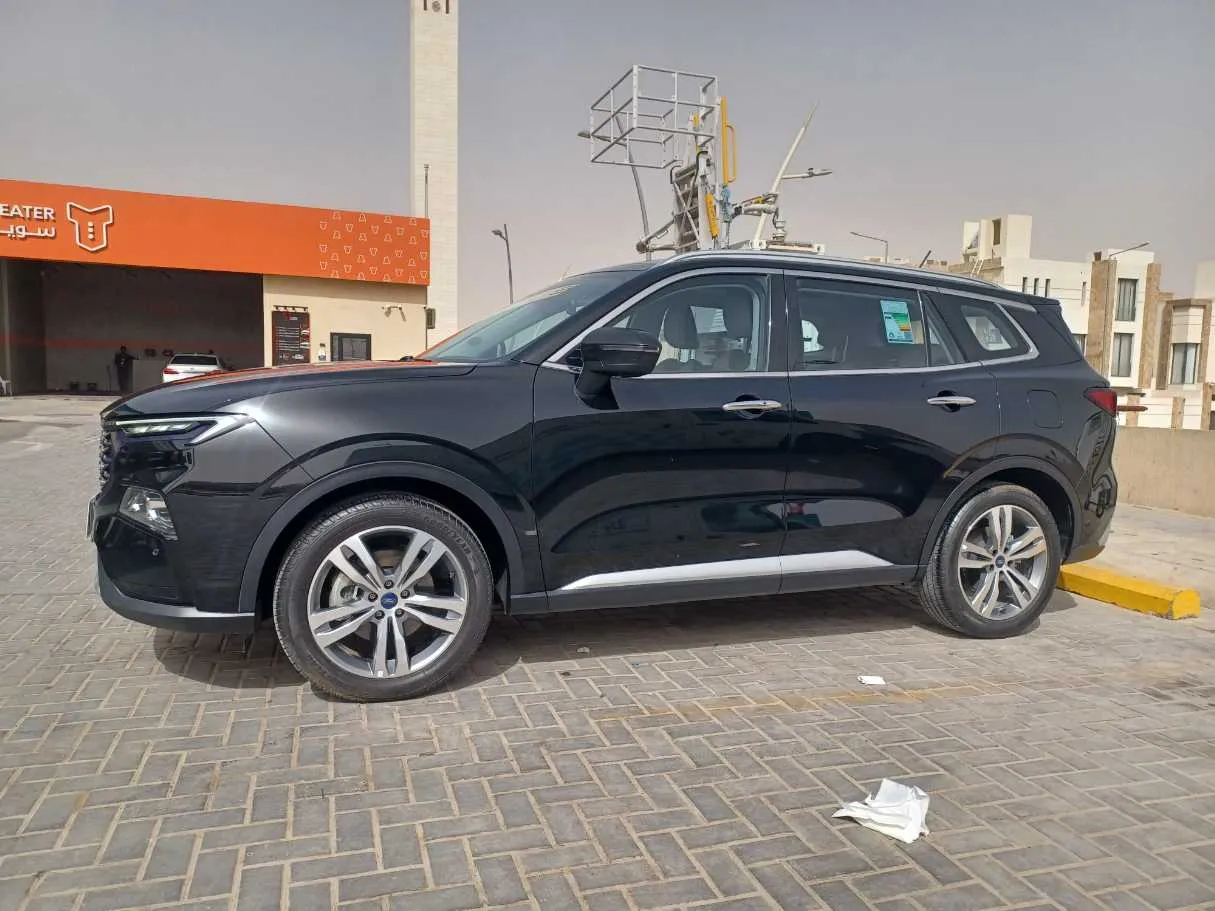 Car image 8